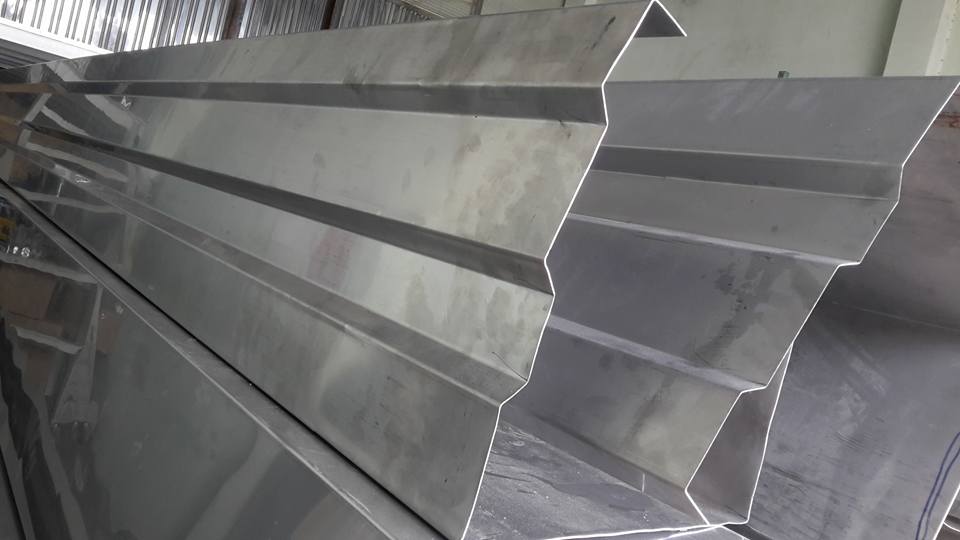 gia công cán sóng tấm inox