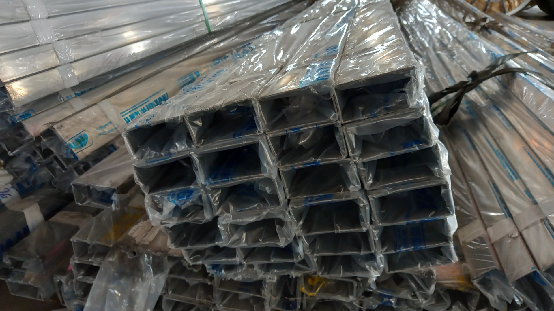 thanh inox hộp chữ nhật trang trí