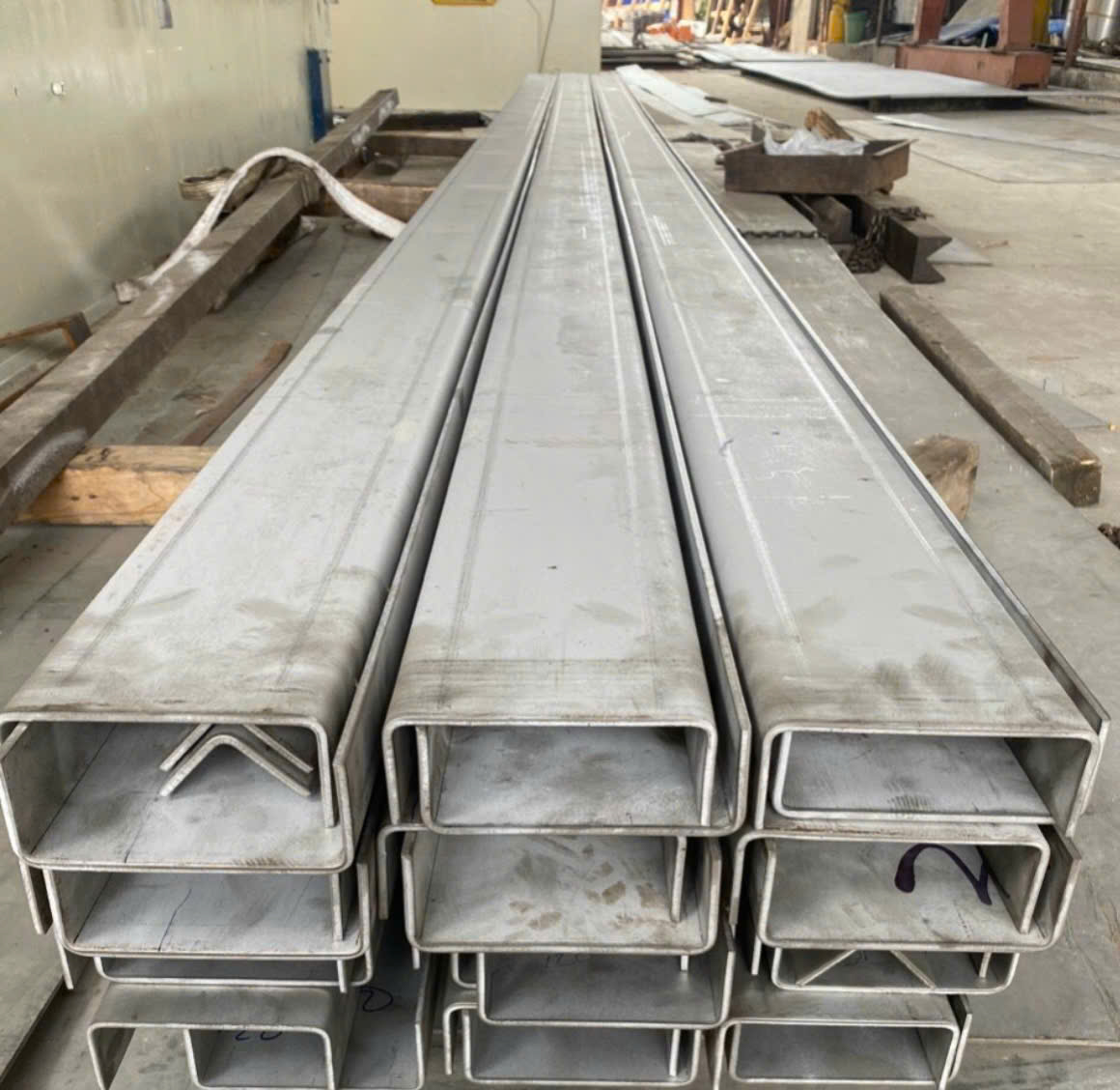 U chấn inox